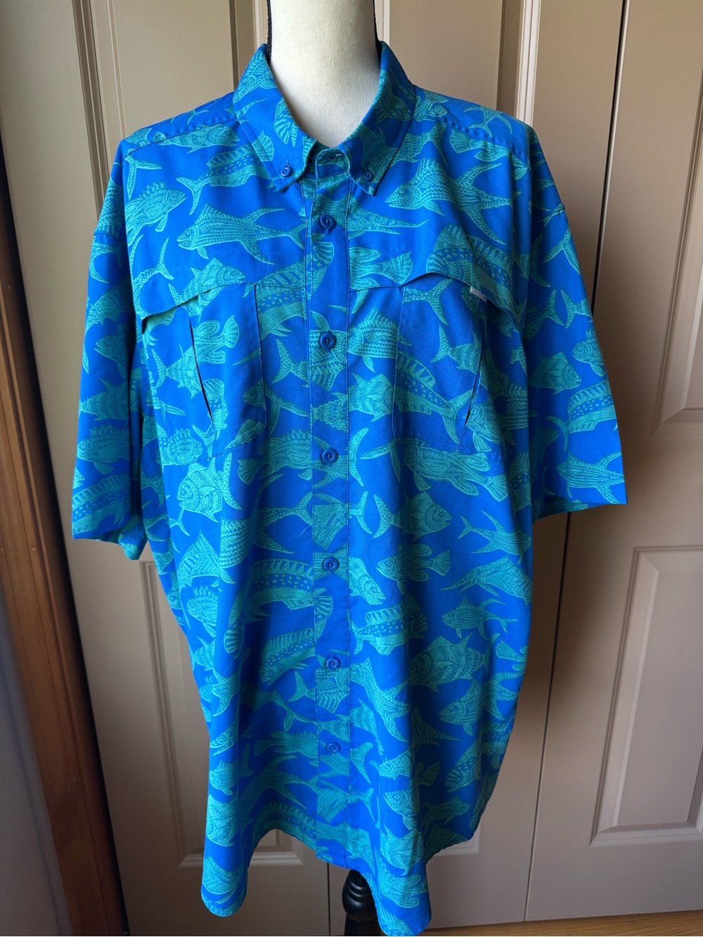 Men's Short-Sleeve Blue Fish-Print Button-Up Shirt
